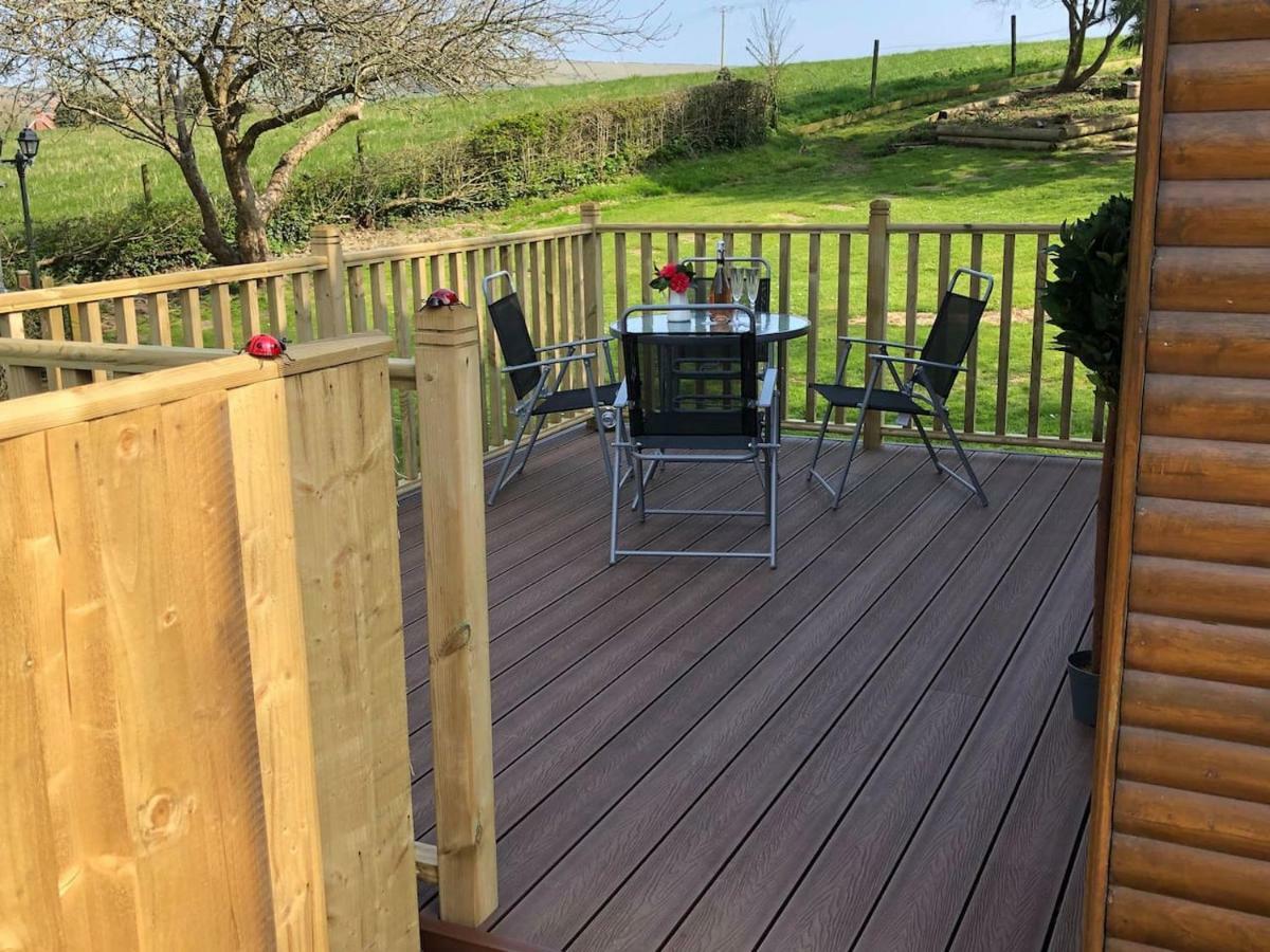 Cosy Dog Friendly Lodge With An Outdoor Bath On The Isle Of Wight Whitwell  المظهر الخارجي الصورة